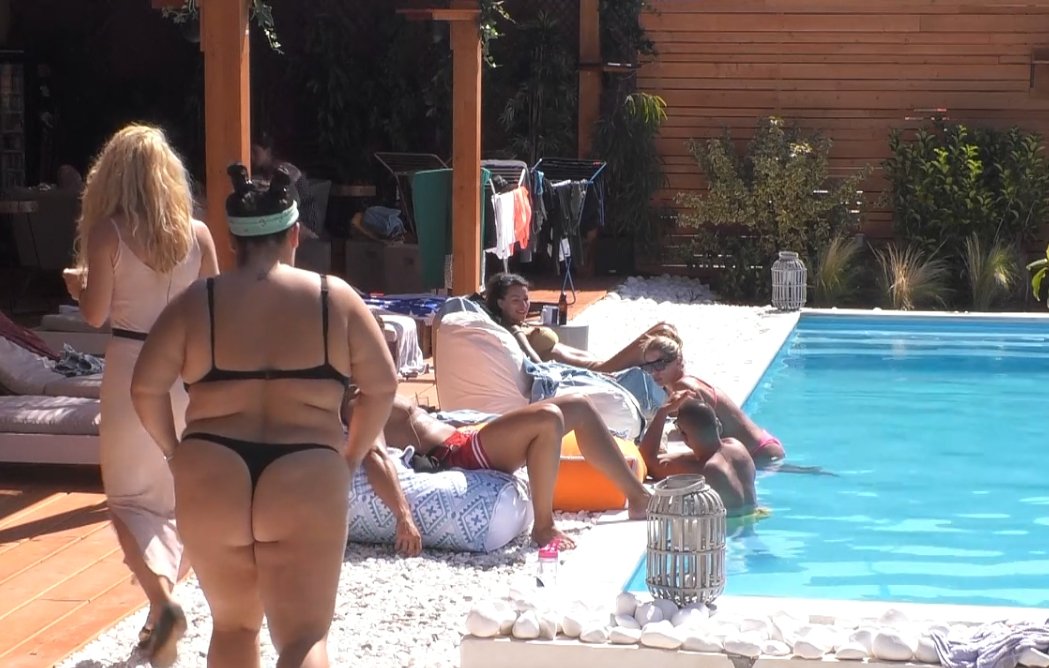 akisFireman's tweet photo. Καλα λενε ρε, οτι το μαυρο χρωμα "κοβει"!
#BigBrotherGRlive #bigbrothergreece #bigbrothergr https://t.co/kKs7boy73R