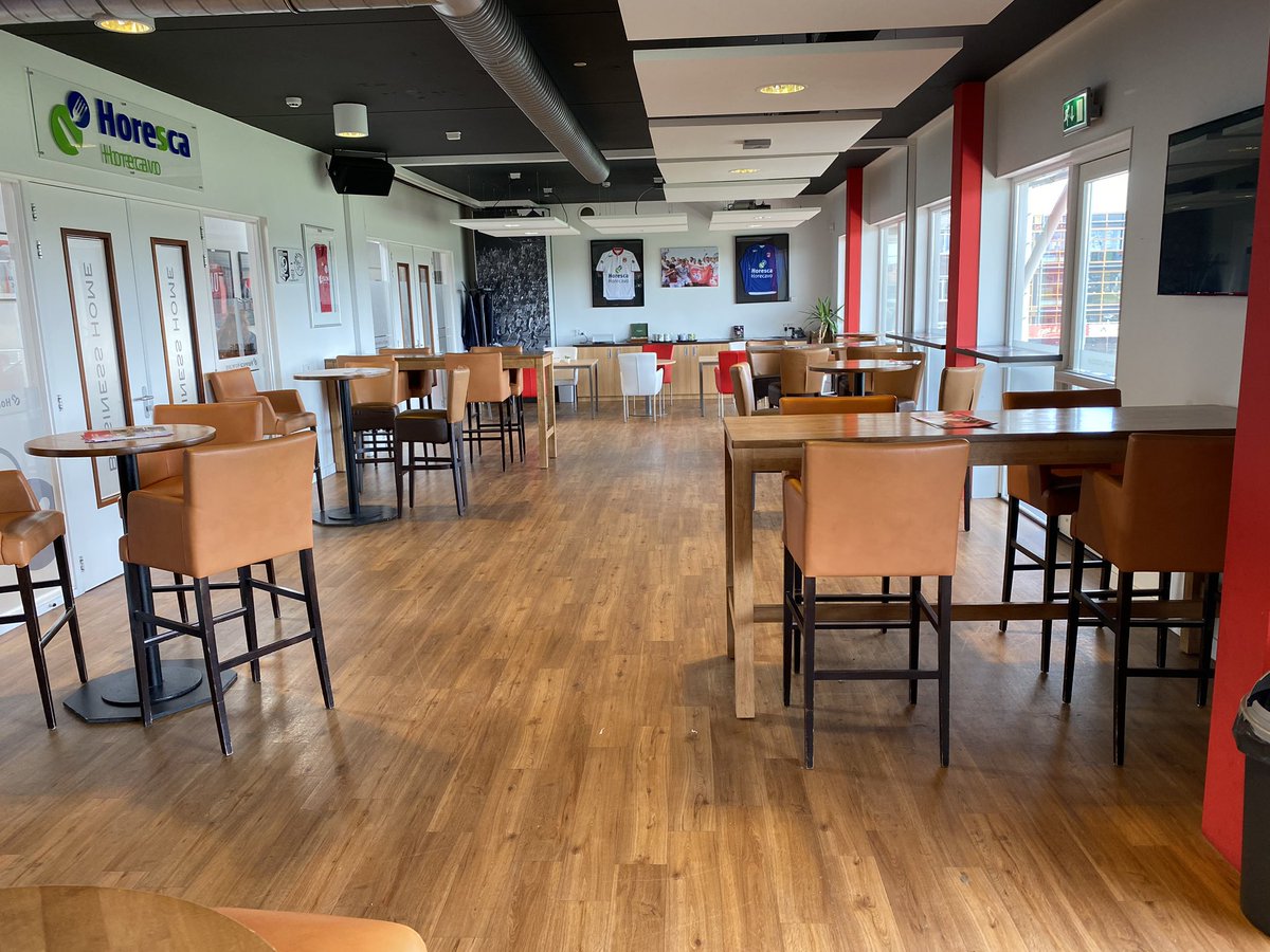 Onze Business Club is coronaproef ingedeeld. Het is niet de bedoeling dat u de stoelen en/of barkrukken verplaatst. Wij rekenen op u. Dank!