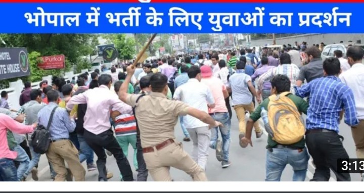 Pradeep13097691's tweet photo. एक कलेक्टर यदि अनुशासनहीनता के चलते बीजेपी के कार्यकर्ता को थप्पड़ मार देता है| तो पूरी बीजेपी एकत्रित हो जाती है। विरोध करती है और यहां युवाओं पर सरेआम लाठियां बरसाई गई।शिवराज जी का एक बयान भी नहीं आया।
#पटवारी_भर्ती_पूरी_करो https://t.co/14FQtOYMtt