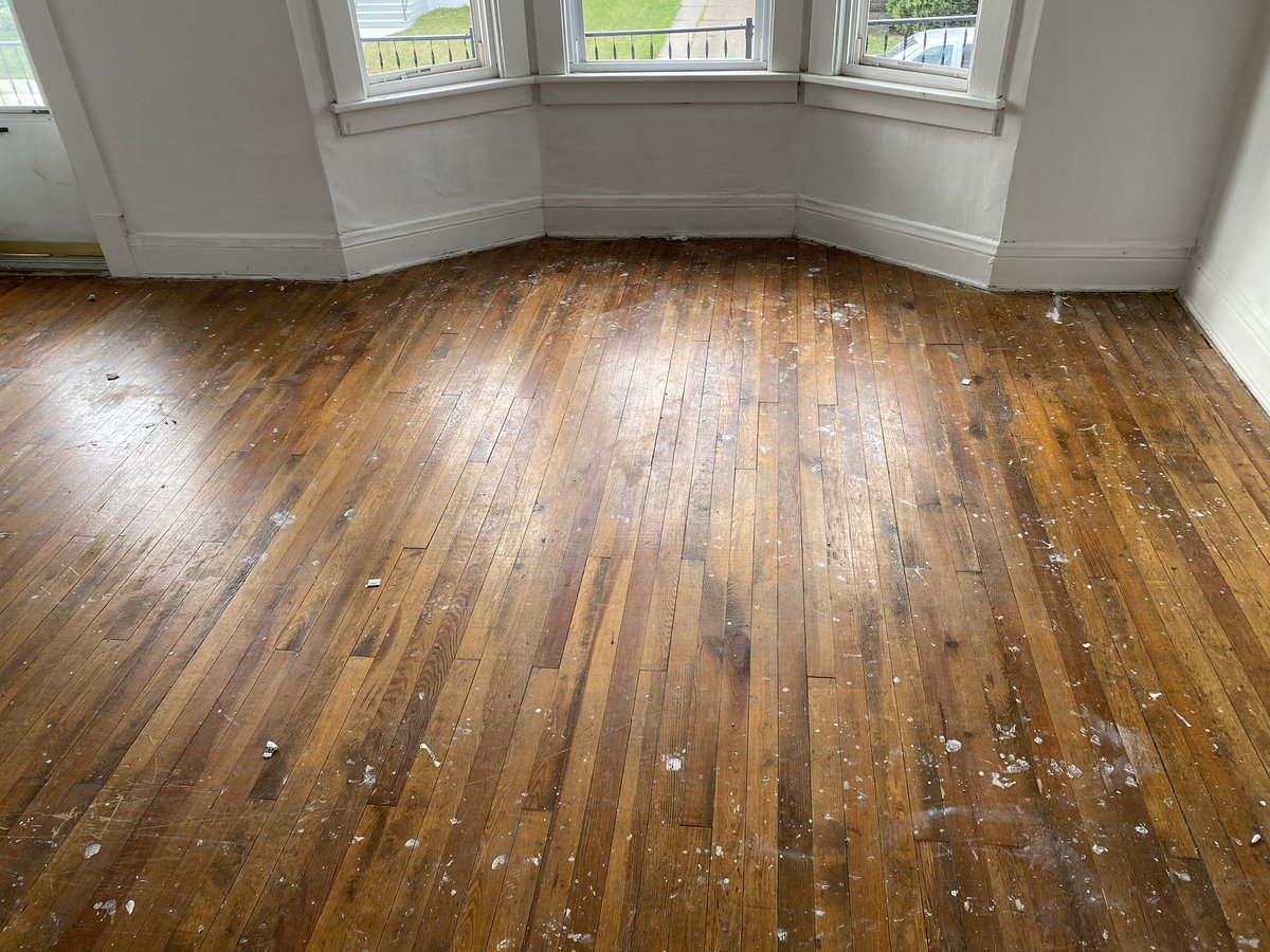 __Kayluuh's tweet photo. STOP DESTROYING HARDWOOD FLOOR PEOPLE!!!! https://t.co/G3WS5FH6wK