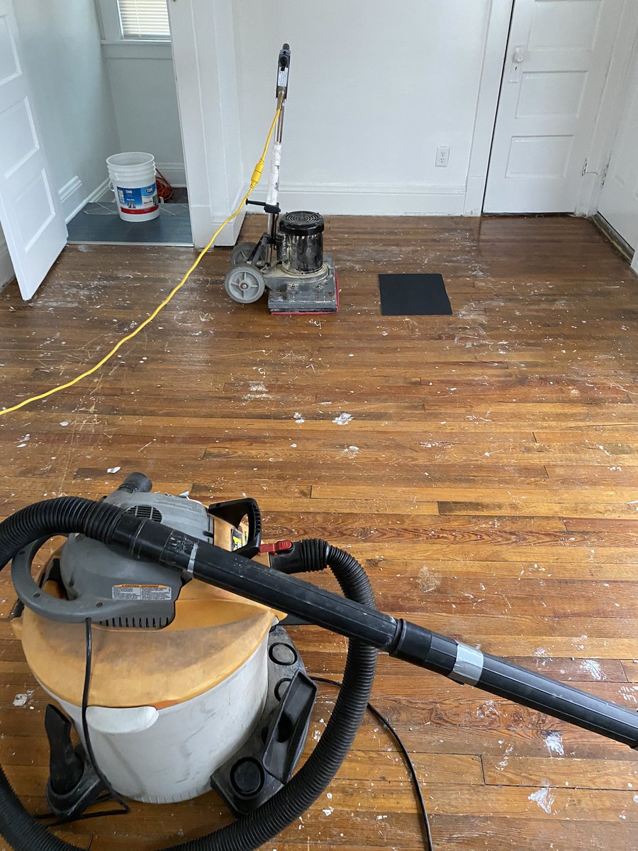 __Kayluuh's tweet photo. STOP DESTROYING HARDWOOD FLOOR PEOPLE!!!! https://t.co/G3WS5FH6wK