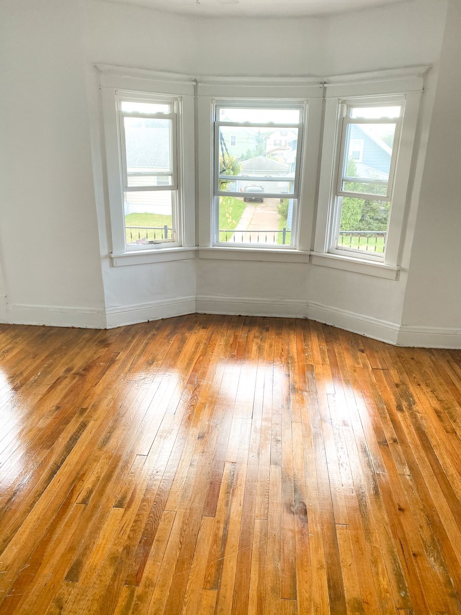 __Kayluuh's tweet photo. STOP DESTROYING HARDWOOD FLOOR PEOPLE!!!! https://t.co/G3WS5FH6wK
