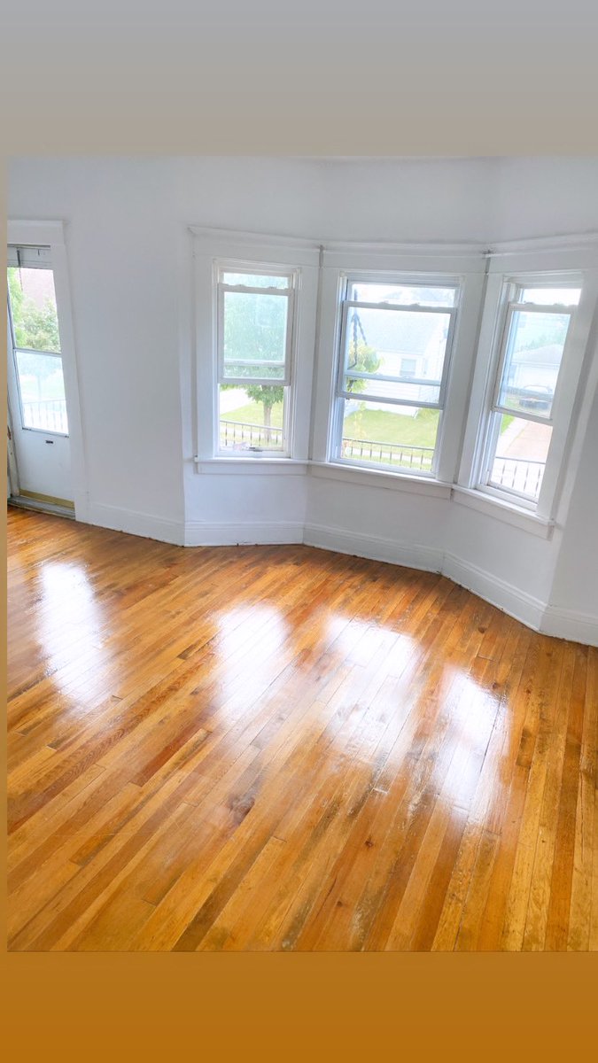 __Kayluuh's tweet photo. STOP DESTROYING HARDWOOD FLOOR PEOPLE!!!! https://t.co/G3WS5FH6wK
