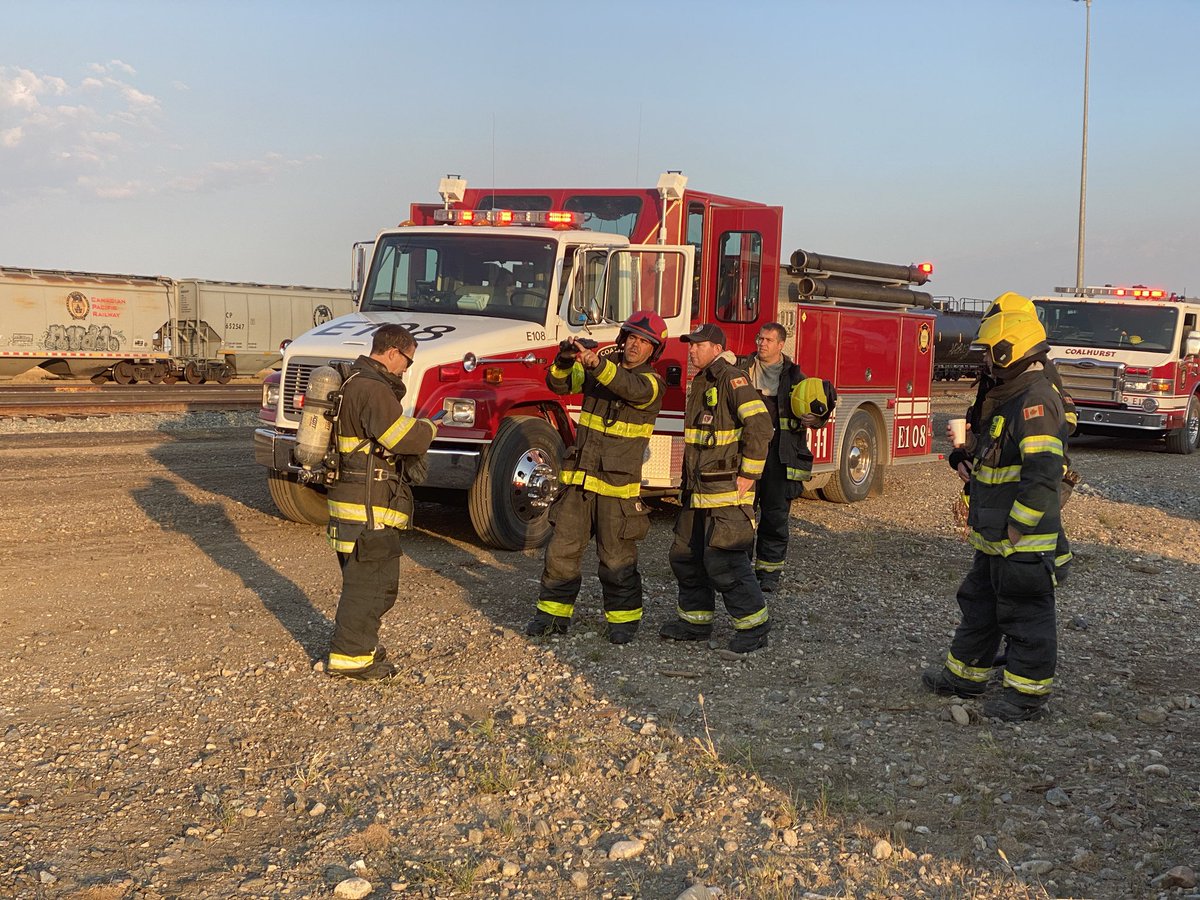 souledout30's tweet photo. Crews are on scene of a train derailment at the east end of the Kipp rail yard. There is no threat to any residents at this time and crews will be securing the scene until CPRail emergency response team has arrived. At this time there is no disruption to traffic in the area. https://t.co/3LVm3rZqzg
