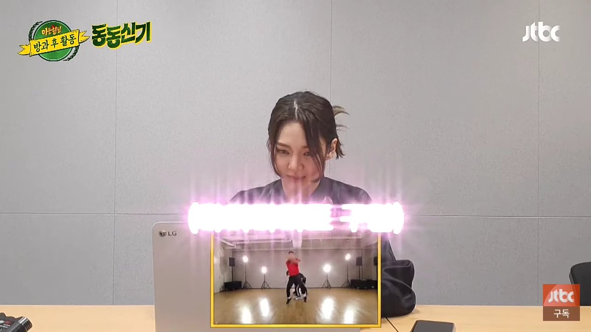 HYOYEON_Updates's tweet photo. [ENG SUBS] Hyoyeon for JTBC After School Activities ''DongDongShinKi'

Hyoyeon reaction to TTXQ Dance to SuperM '100'
📺 https://t.co/etS7Ggj8TO
(start at 12:42)

#HYO #효연 #DJ_HYO @Hyoyeon_djhyo https://t.co/woVxMjLFBL