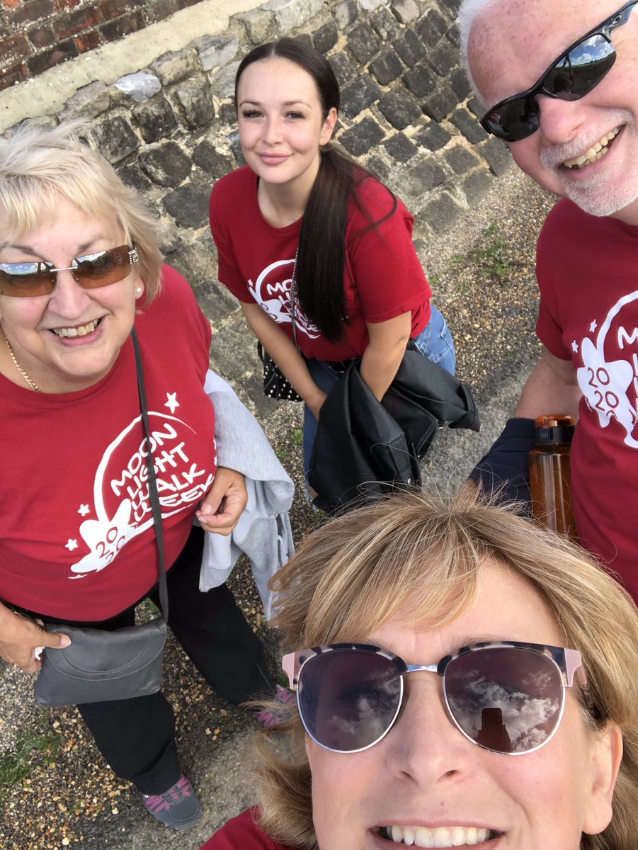Rachel597's tweet photo. Team ‘Walking For Gordon’ in aid of the amazing St Wilfrid’s Hospice, Chichester.  @StWilfridsChi https://t.co/2Y3eYbZLMi