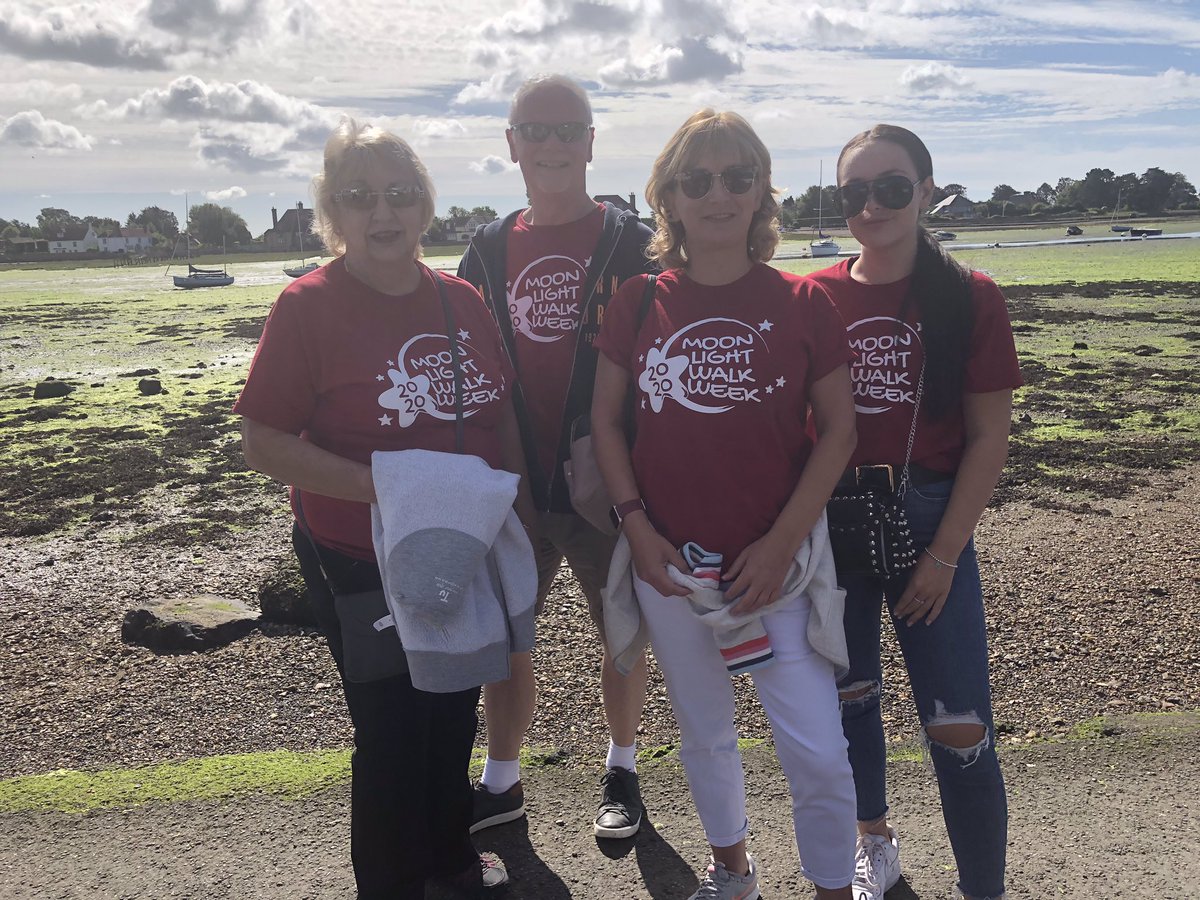 Rachel597's tweet photo. Team ‘Walking For Gordon’ in aid of the amazing St Wilfrid’s Hospice, Chichester.  @StWilfridsChi https://t.co/2Y3eYbZLMi