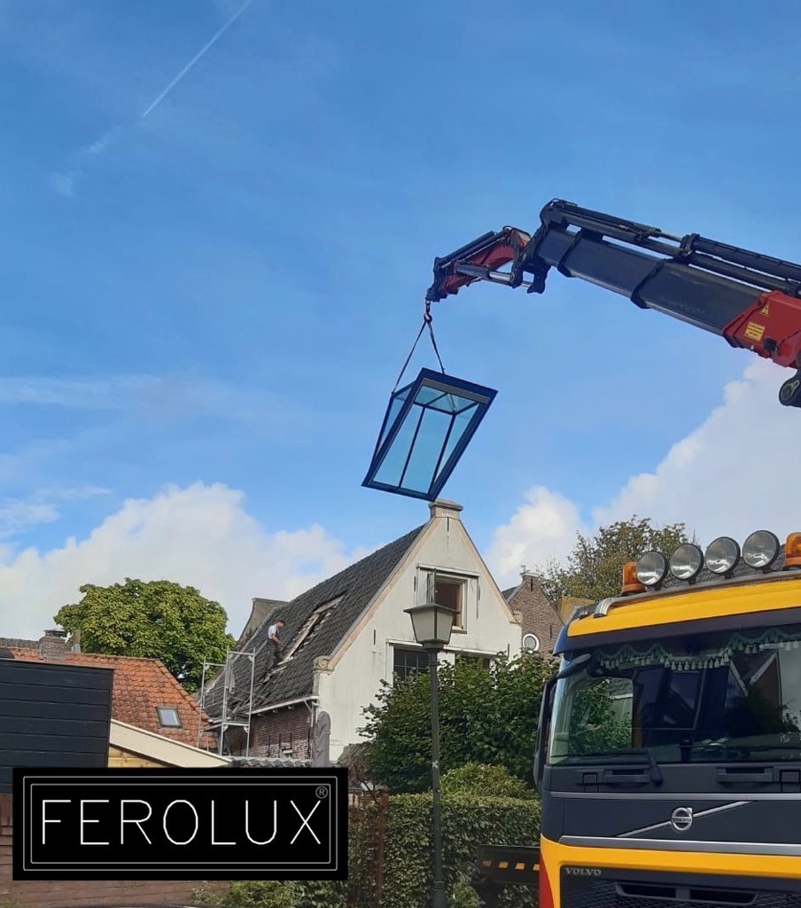 Vandaag een zwartstalen FEROLUX dakserre geplaatst in Naarden vesting.
De opdrachtgever heeft nu vanuit zijn zolder uitzicht op de kerk in het centrum.
Wil je meer weten over zwartstalen dakserre uitvoeringen?
Kijk dan op ferolux.nl/dakserre/ #dakserre #zwartstaal #ferolux