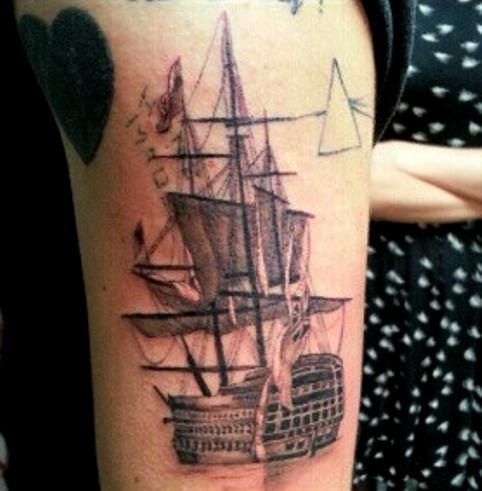 unknownumsucuk's tweet image. Sweet Creature:
"When I run out of road, you bring me home"

Compass leeds ships to home.

#LarryStylinson #larryproof