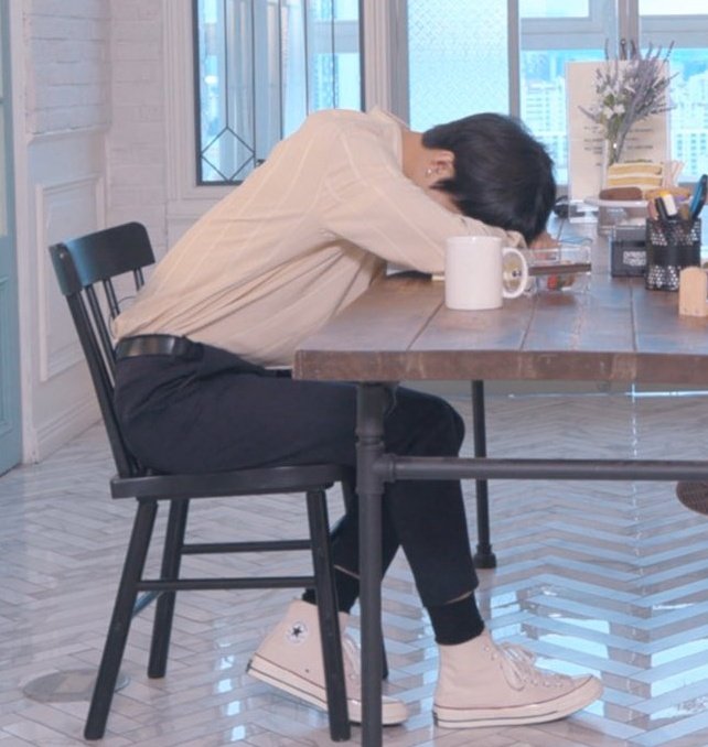 fangurlingmodex's tweet photo. WE ARE REALLY SEEING JUNGWOO IN THIS FIT OH MY GOD https://t.co/AeDdxDHNb3