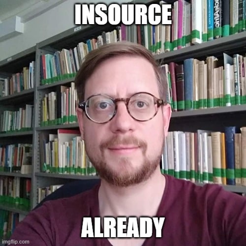 WomenGent's tweet photo. Op 11 september beslist de Raad van Bestuur van de UGent over de mogelijke insourcing van het schoonmaakpersoneel.

Brecht De Smet van de vakgroep Conflict- en Ontwikkelingsstudies steunt de actie met deze duidelijke boodschap: "Insource already!" https://t.co/5Chw3ceEjR