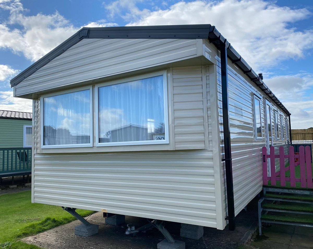 THHC_Statics's tweet photo. Fresh in stock this pre-owned 2016 Willerby Mistral 35x12-3Bed Double Glazed and Centrally Heated. Sited on a lovely pitch at @SouthCliffHP in Bridlington. £24900 inc sites fees until March 2021. Call us on 01262 481210 to arrange a viewing ☺️ https://t.co/uwdN8IhaBF