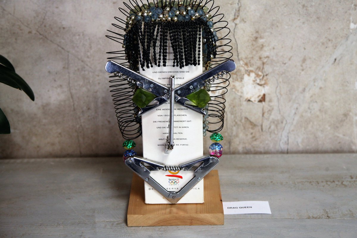 MariaRosaFerre's tweet photo. Cada visita al @CASTELLDELREMEI és una sorpresa. En aquest cas a la sala de cates hi ha una magnífica exposició de «Collages i quelcom +» de l’artista JR Torné.
Fotos @MariaRosaFerre https://t.co/SXKoiXsOdL
