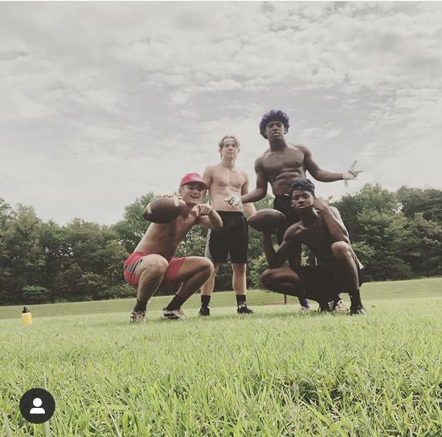 FoutzMatt's tweet image. This is why we need to bring sports back 😊⁦@VHSL_⁩   ⁦@hhspioneersfb⁩ #teammates #bettertogether ⁦@fchs_football⁩ ⁦@Official_FCHS⁩