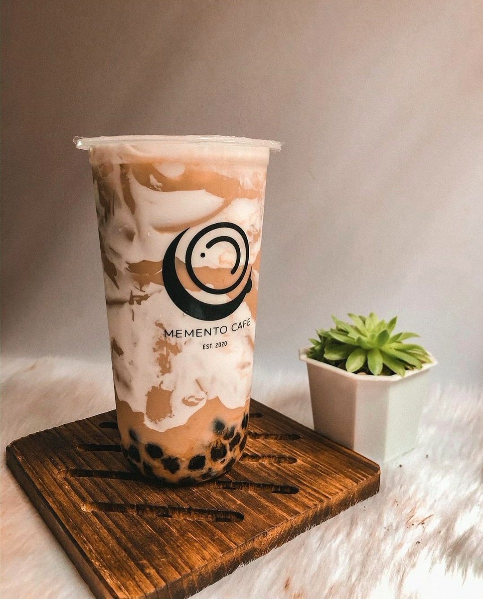 MementoCafePH's tweet photo. Not a coffee person?
Don't worry, we've got your back! ✨
Check our Milk Tea offers available at @MementoCafePH ☕
#BrewingMemories
#LetsGetCaffeinated https://t.co/Yx5qgUnK5Z