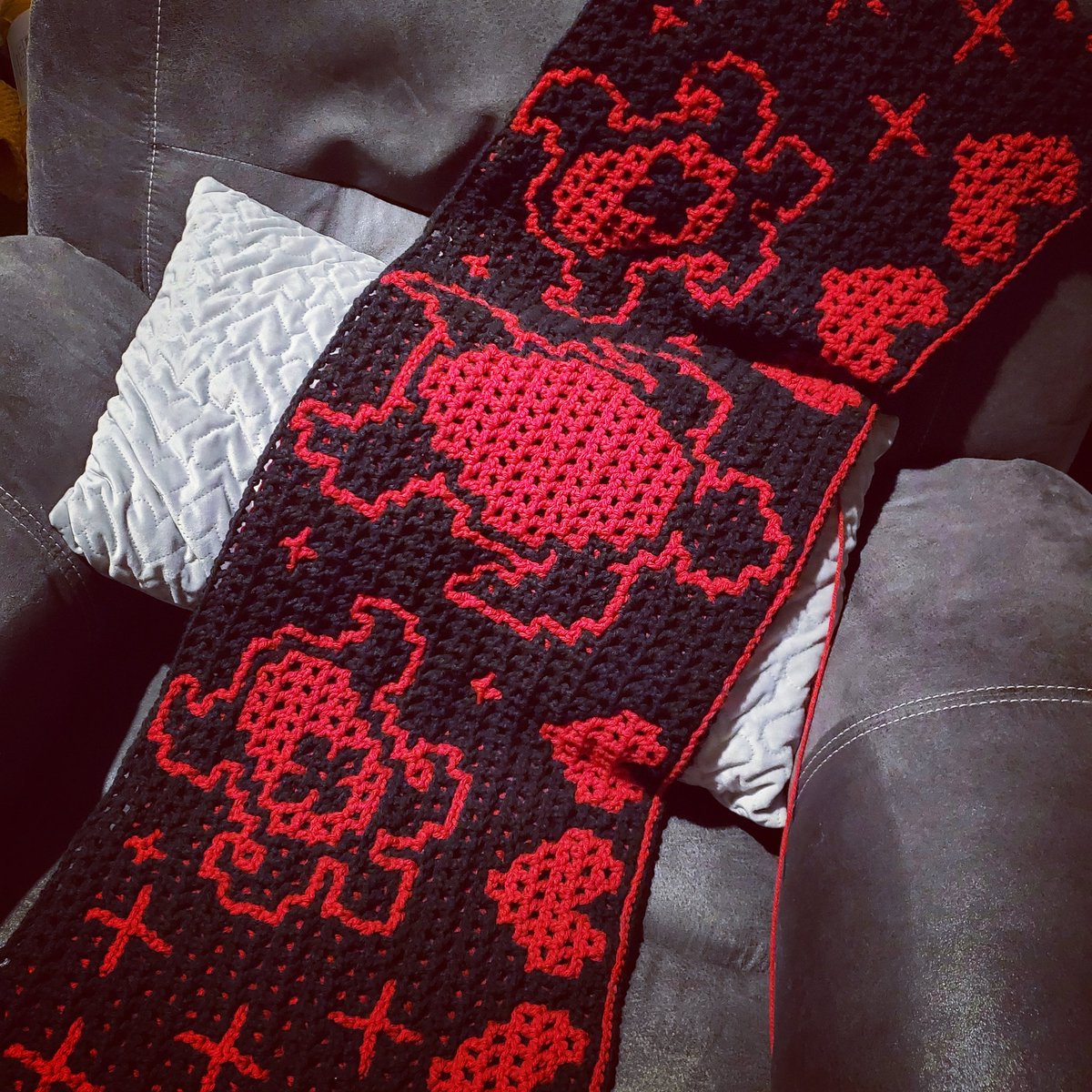 EnticingWork's tweet photo. Here's the picture of the work 😊. It's one of the Christmas gifts in working on. https://t.co/NpcLV5PvHo