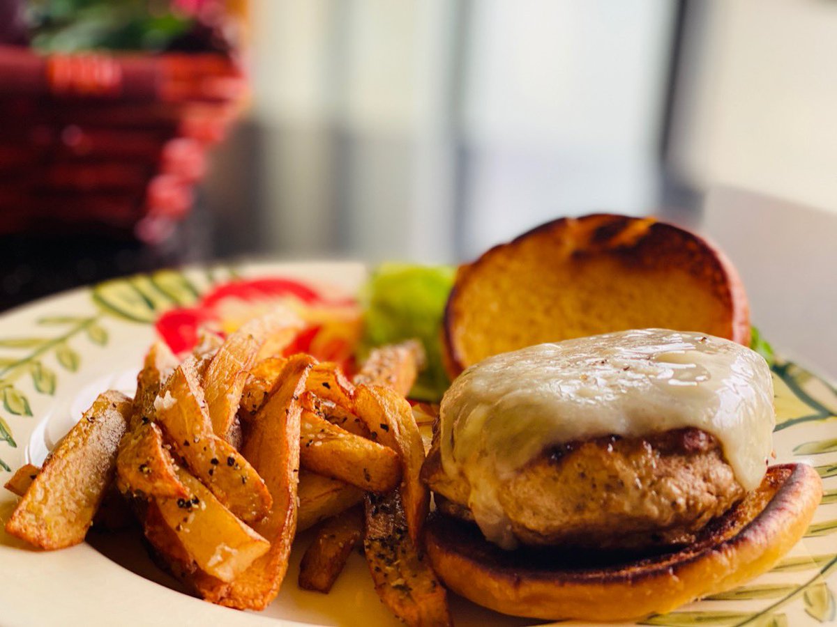 valcooks's tweet photo. My daughter teaching me a few things. Francesca’s Famous CHICKEN 🍔 Her original recipe it’s #plumbodacious View ALL recipes in #valcookskitchen on https://t.co/fEtPJKsc2D. #chicken #burgers #spicy #juicy #yumyum #foodie #foodporn #tasty #likemotherlikedaughter #cookingshow https://t.co/DmmAgrzYrS