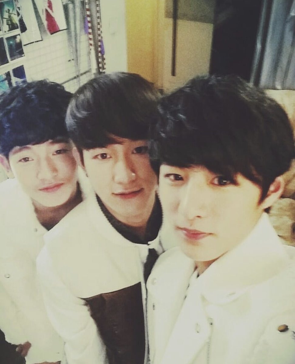 romeosingapore's tweet photo. [#ROMEOSGTRANS // #HWANSTAGRAM] 200905

Happy Birthday maknaes ❤️

#ROMEO #SEUNGHWAN #승환 #이승환 #환스타그램 #로미오 https://t.co/t2YUxw2oEM