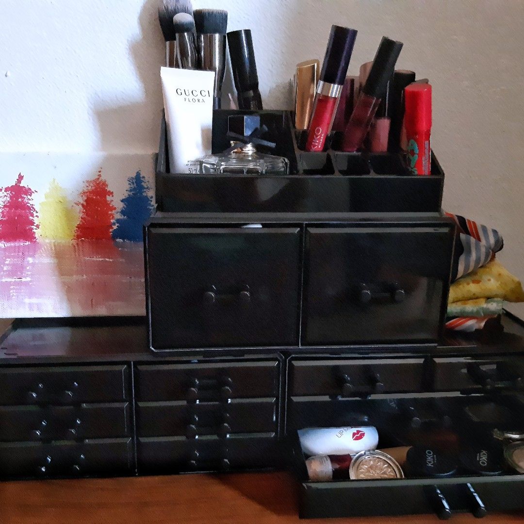 Addicted to organizzers i bought this baby on Amazon and i'm loving it 😍😍 #shelfie #makeup #makeuporganizer #mymakeup #Shelfie influenster.com/deeplink/photo…