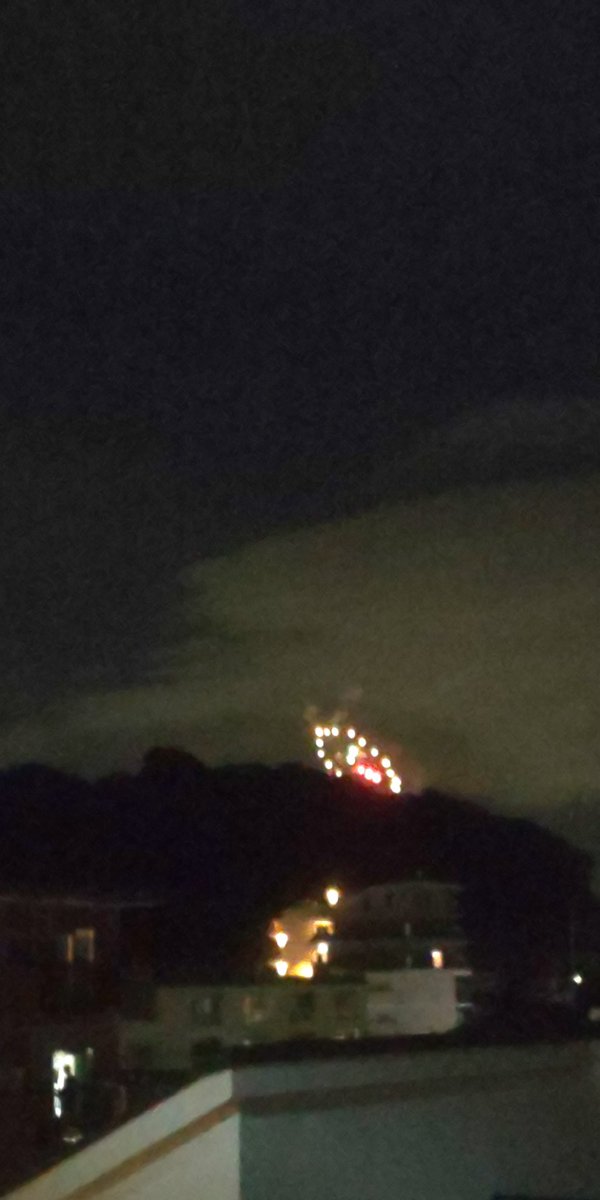 おのの ももこ 横浜市栄区本郷台付近 サプライズ花火 花火 山があってあまり見えにくかったけど 嬉しい 癒されるわー 横浜市栄区 本郷台 花火 サプライズ花火 ありがとう