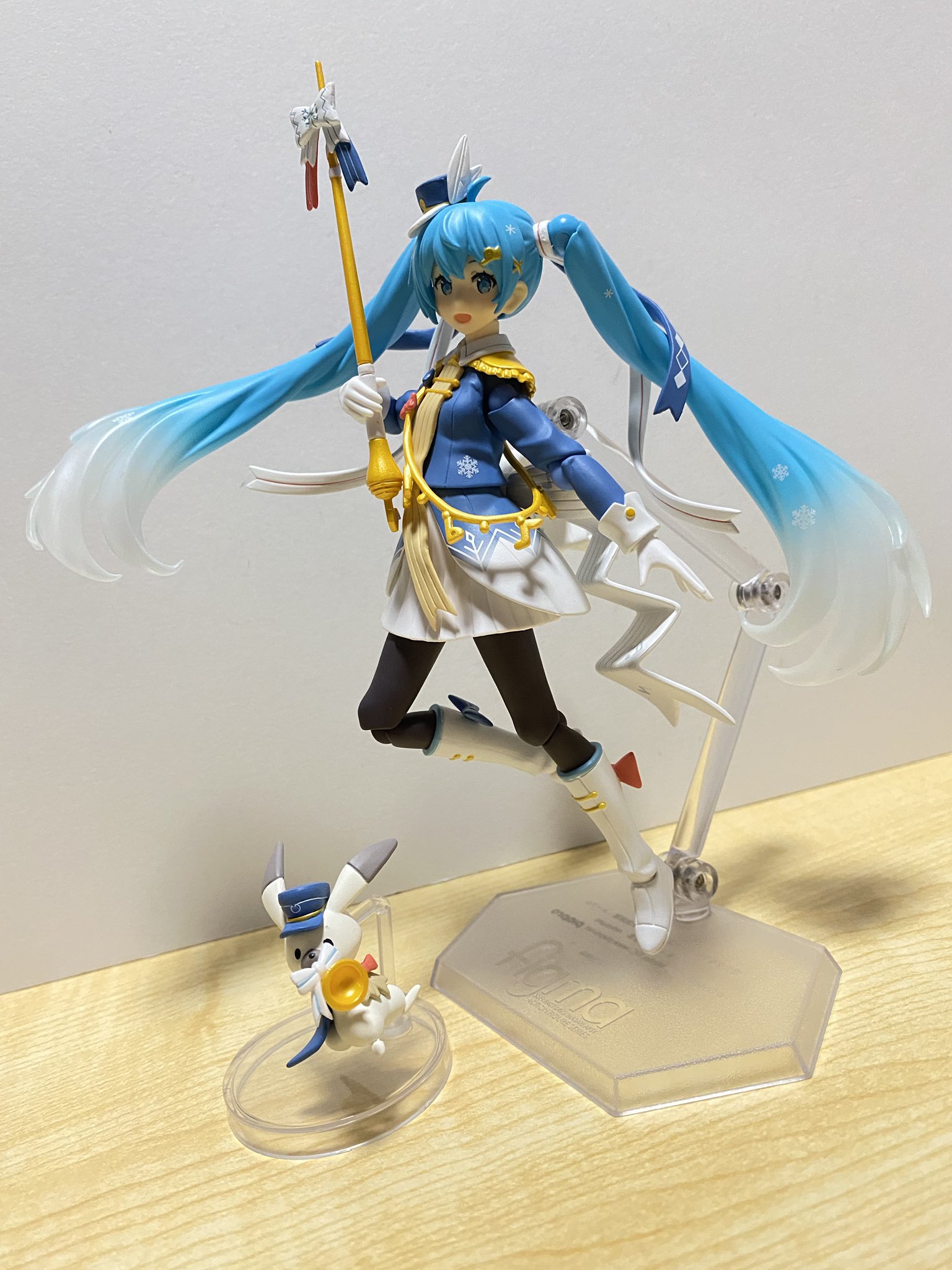 ハルム Figma 雪ミク Snow Parade Ver トランペット演奏ポーズの調整が難しいw 雪ミクさんとレーシングミクさんはいつも良いデザインで欲しくなるのでミクがものすごく増えるw Figma T Co Scy2ikvyri Twitter