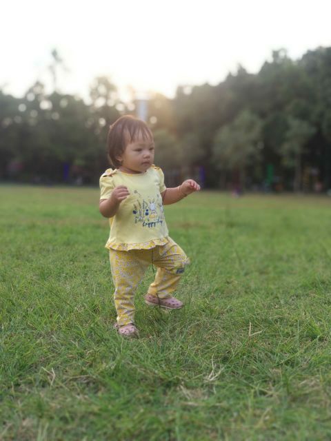 RicoAnthony's tweet photo. Ada yang paling susah ngejar gebetan. Yaitu ngejar anak yang sudah mulai lari-lari. https://t.co/XsLmUMS6An