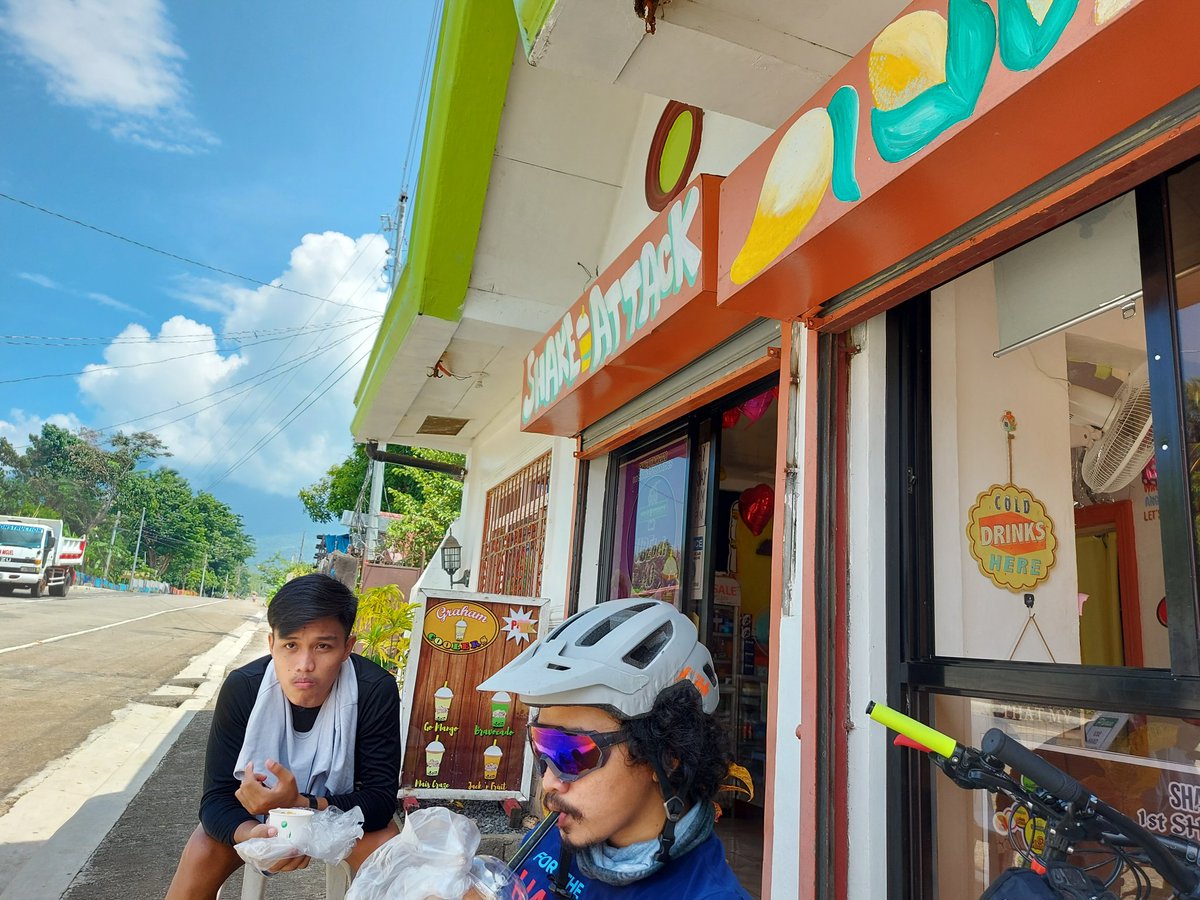 lechaperone's tweet photo. #ShakeAttack at Hanawan, Ocampo, Camarines Sur is one good stopover to rehydrate, replenish, rest after the up-hill and down-hill ride. 😁💙  #ShishbiBikersClub
@pajooooosh_ @akoCglean https://t.co/jA69Hqp3QP