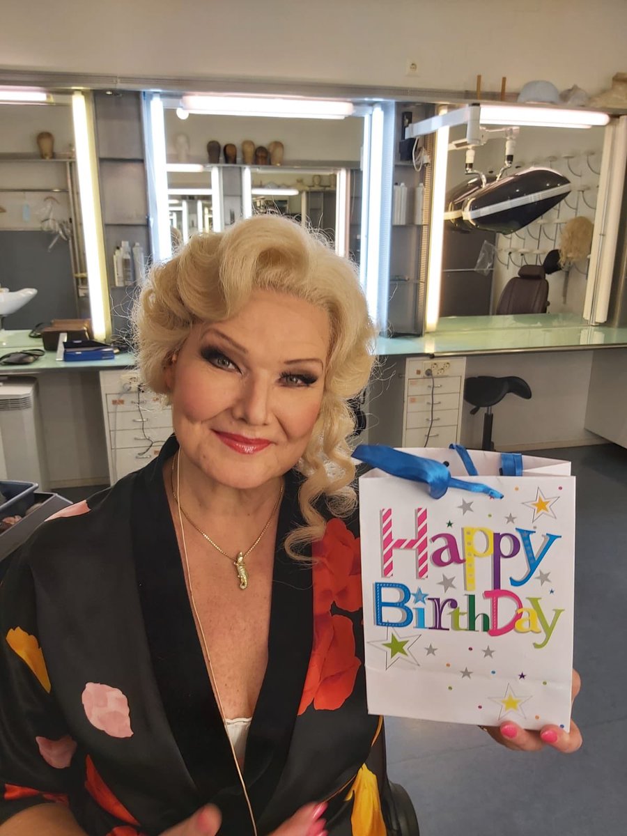 MattilaKarita's tweet photo. Here again! Täällä taas, työt kutsuu 🎶♥️!
#WhatBirthday 🙃
#CovidFanTutte
@oopperabaletti https://t.co/isZLjeguUb