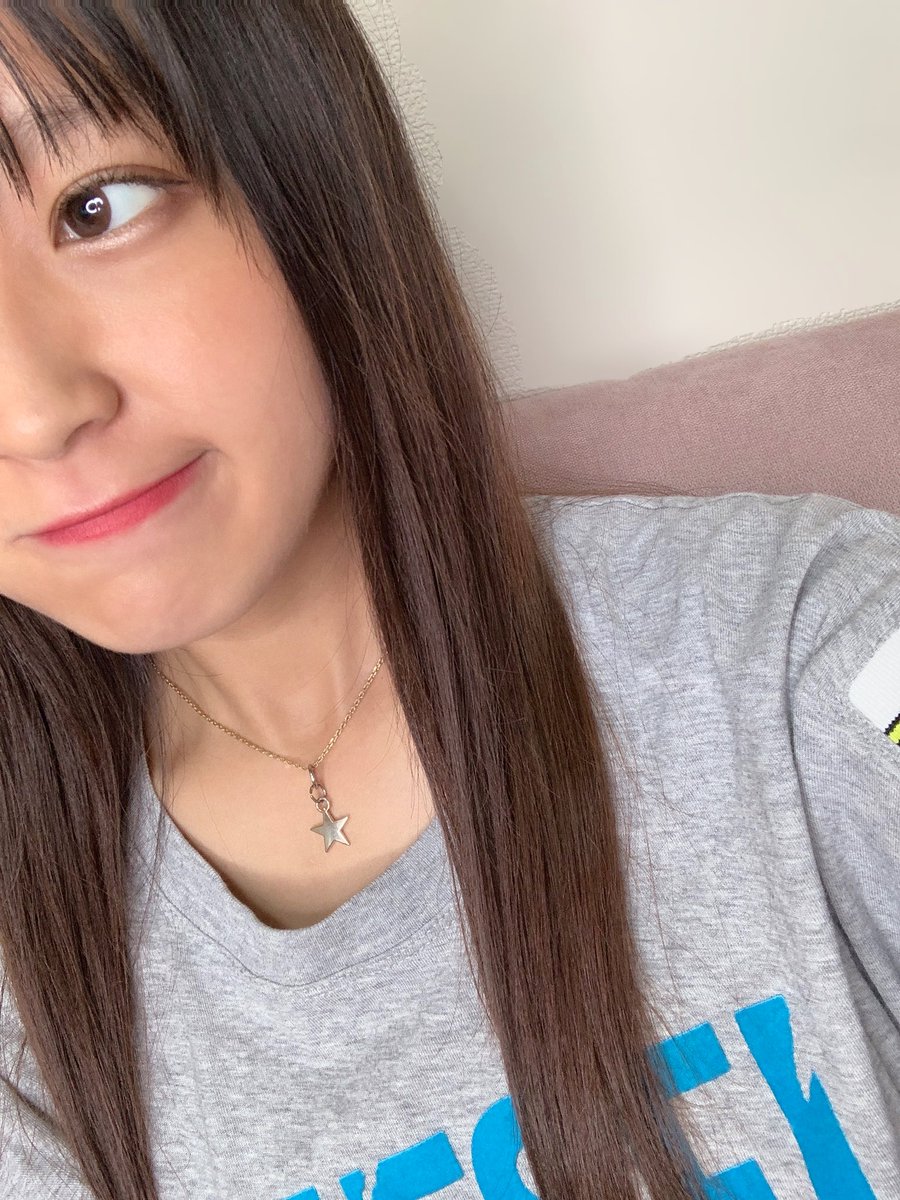 fukui_aika's tweet photo. 21時からLINE LIVE配信します🌻
お久しぶりの方も！初めましての方も！お待ちしてます🦄💓
https://t.co/wZrVOjOVd8

配信の前に、、
投票もぜひお願いします👸🏻💜
https://t.co/xQQfr4YHtF

#女子高生ミスコン2020
#エリアファイナリスト審査
#LINELIVE https://t.co/GpMQnHs2II