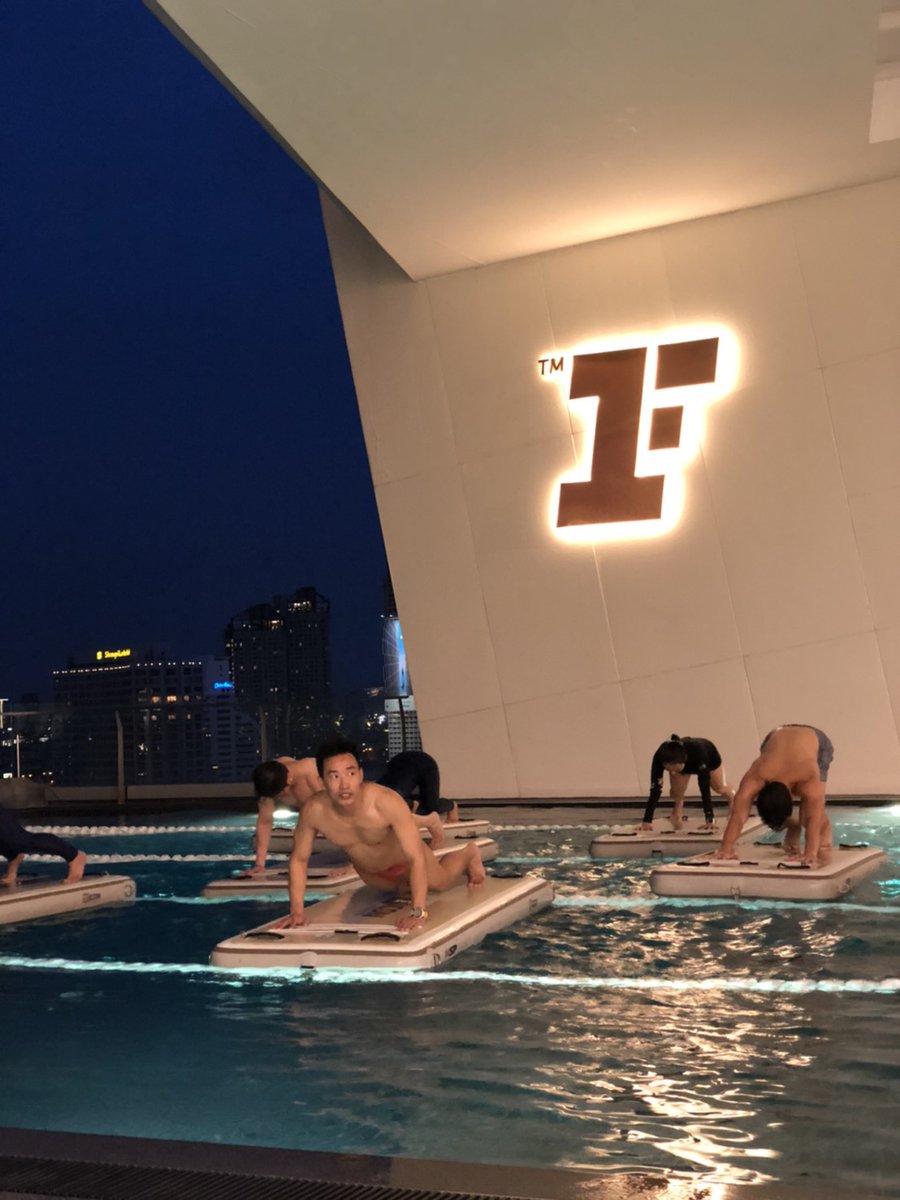 ativatiot's tweet photo. เล่นที่นี้แบบ #AIA #Vitality เพียง 2,018.36฿ ต่อเดือน สนใจก็ทักมานะ Class #H2Core #FitnessFirst Club class #ClubICON #ICONSIAM https://t.co/vu17vrV2CN
