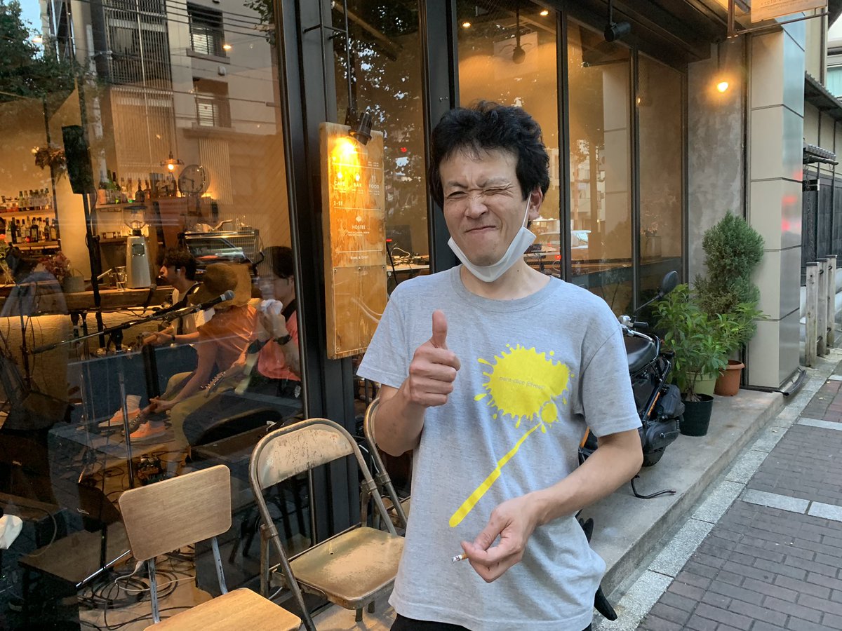 madonasi's tweet photo. 医者帰りにちょうどタイミングあったので谷健人ことkentvalleyのレコ発。「ライブ見に行く」てワードが2月ぶり。コンパクトに詰め込まれた丁寧なアレンジ、ナイスポップ。生で聞くとやっぱ違うよね。その手の場が久しぶり過ぎ。関係者の皆様おつ。この場をありがとうと、このご時世は言いたくなるよね https://t.co/WHElH5H3Ts