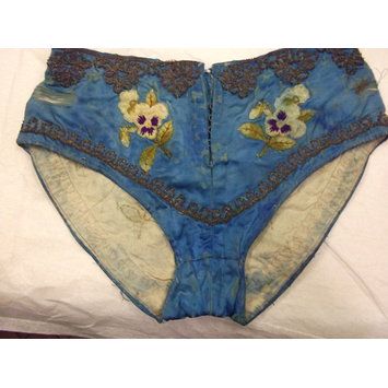 vt_isaac's tweet photo. Second in a trio of three posts for @JofVictCulture exploring #c19th #stagecostumes and the stories they carry. Hope you enjoy this 'virtual visit to the #circus' and the blue silk shorts from @V_and_A which inspired it! https://t.co/ooGjXuabKa