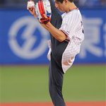 ケインコスギさん、始球式で180度開脚!もはやあれにしか見えない!