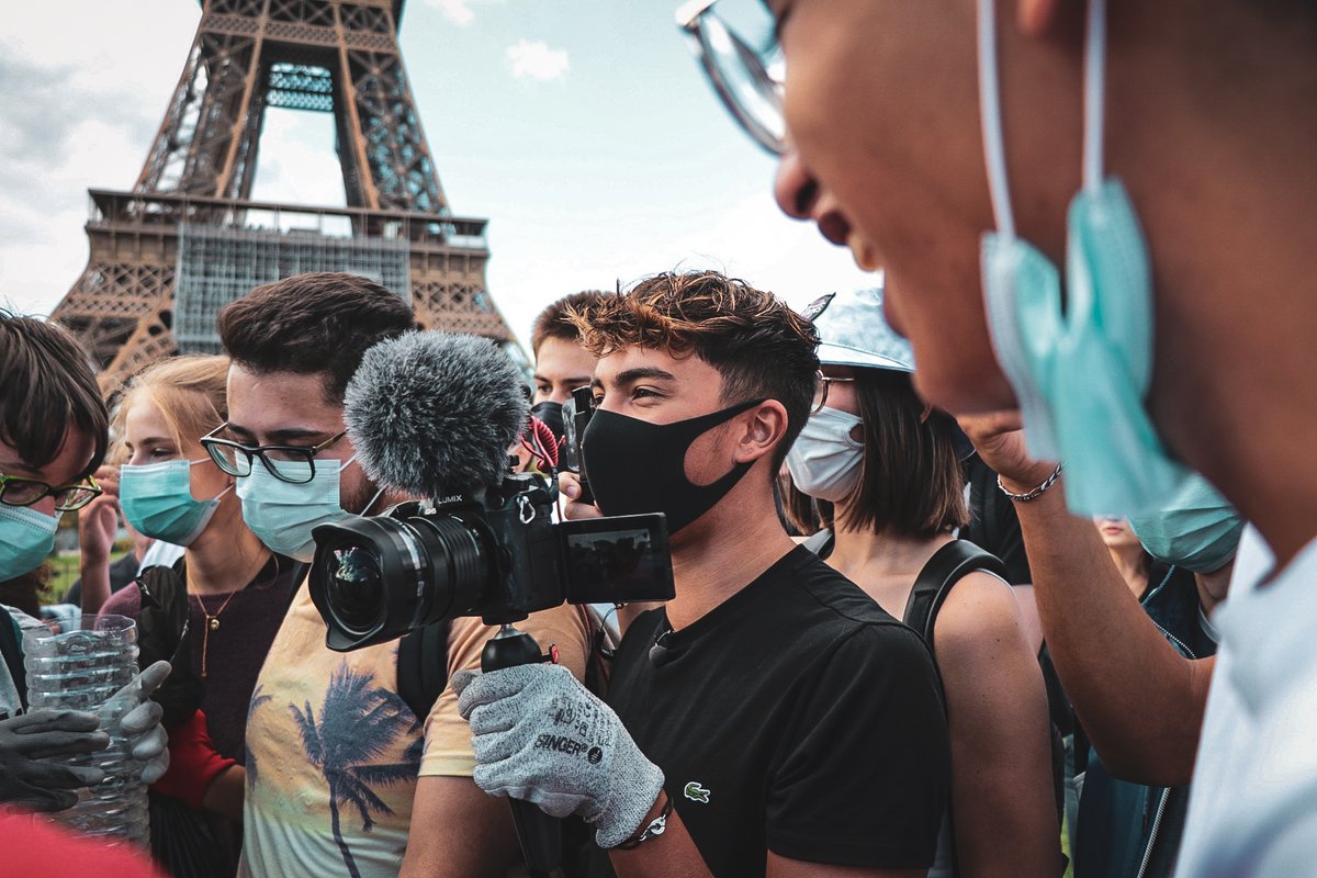 Inoxtag's tweet photo. Très content d'avoir pu nettoyer les rues de Paris avec mes abonnés ! C'était une journée de fou ! 

La vidéo est disponible juste ici:
https://t.co/OyxcimOOdY

Les déchets (mégots, papiers, etc...) c'est dans la poubelle les frérots ! https://t.co/aWZWBaGOUu