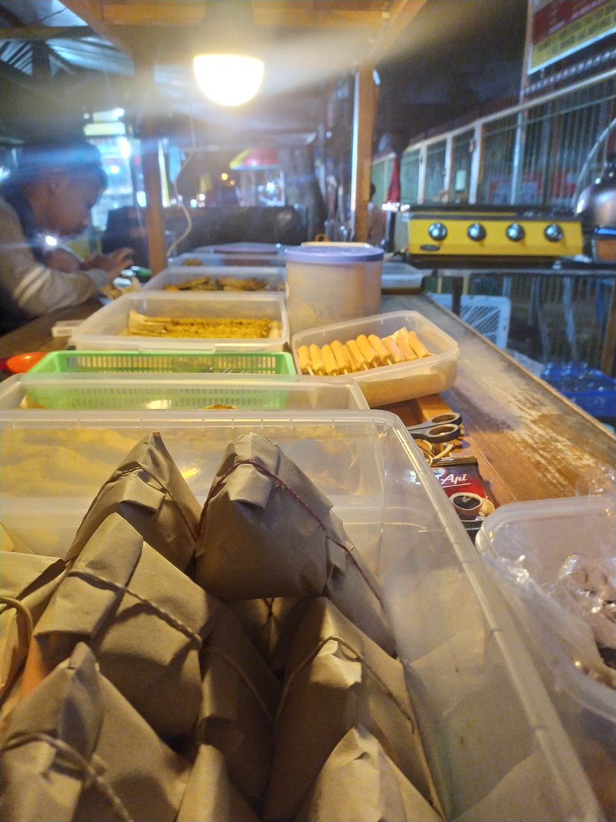 Bukan tipe cowo yang suka tempat nongki fancy 😆