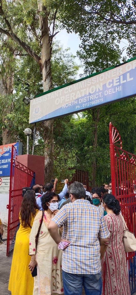 iam_singhanand's tweet photo. While #India celebrates Teachers’ Day today, #DU teachers are forced to be on the streets to demand payment of their salaries for last 5 months. Is this how we reward the hard work of our teachers? @ArvindKejriwal @msisodia @eduintAP @eduint https://t.co/Qz9W79uoVt