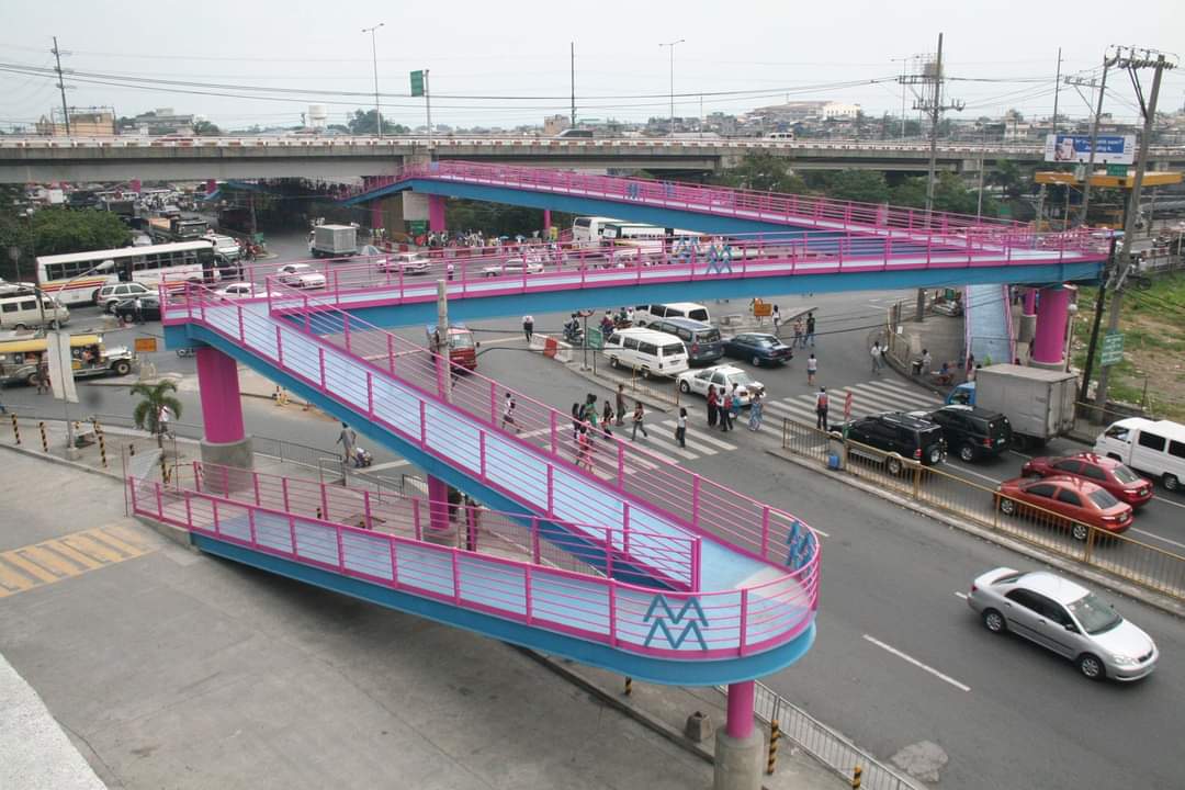 taguigeno's tweet photo. ANO ANG KWENTONG BICUTAN FOOTBRIDGE MO?

Maki-balita 👉 https://t.co/jiOt7Css3Y https://t.co/GPUGfZ0S7C