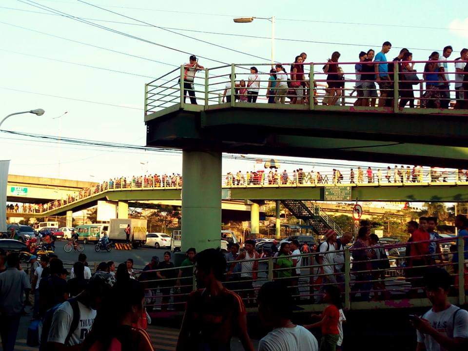 taguigeno's tweet photo. ANO ANG KWENTONG BICUTAN FOOTBRIDGE MO?

Maki-balita 👉 https://t.co/jiOt7Css3Y https://t.co/GPUGfZ0S7C