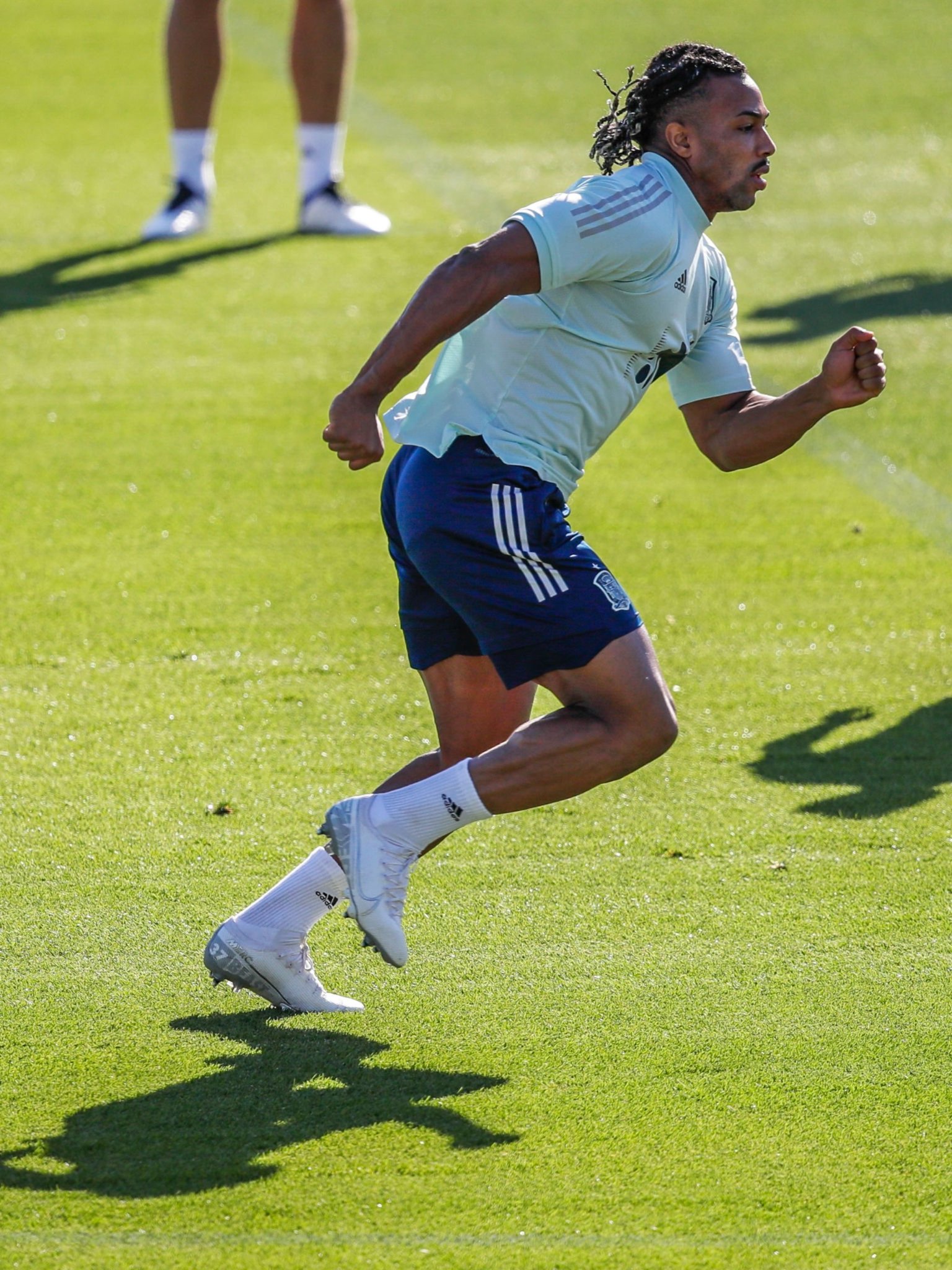 11+ اداما تراوري منتخب اسبانيا Pictures