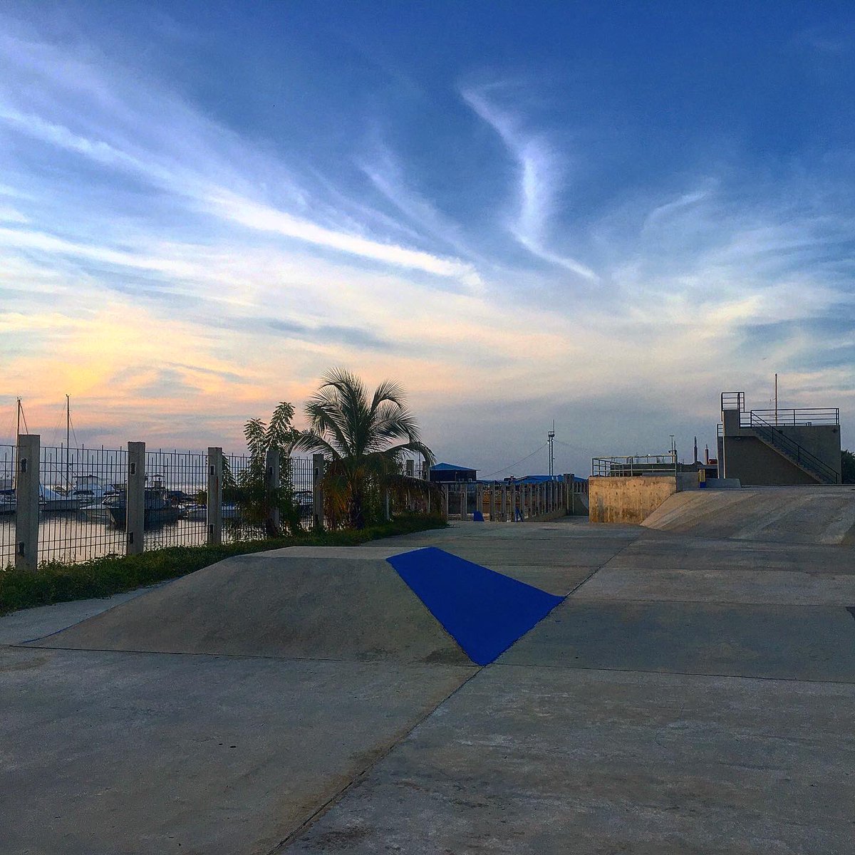 rafasurfbenitez's tweet photo. Seguimos dando color a nuestro @skatepark_pc con el corazón y motivado para ustedes para cuando todo esto termine @JCbetancourt72 @apuertocabello @rafaellacava10 @Fundadeporte @GlobalSrs @DiSanchez7 seguimos para ustedes https://t.co/lmG1xHhYYo