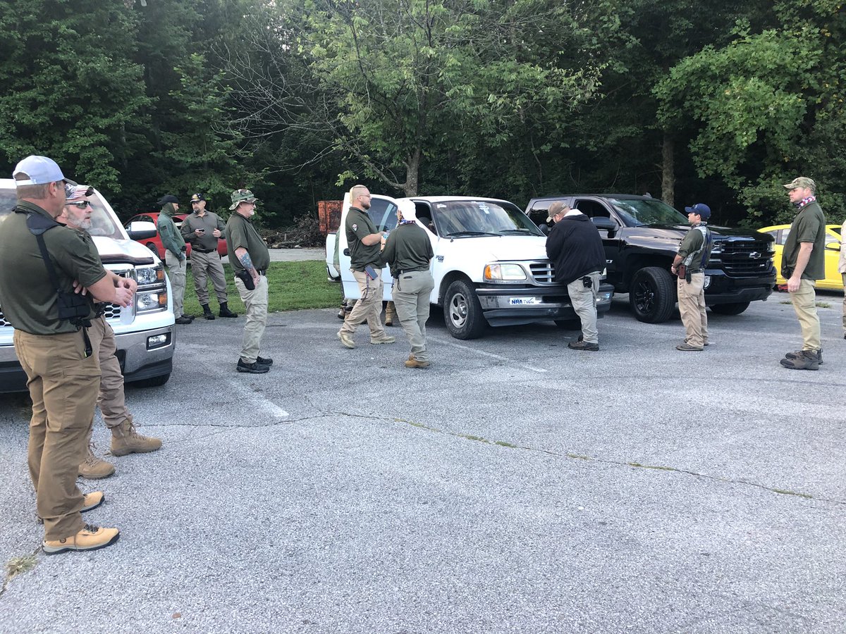 A couple dozen members of the “National Patriotic Defense Team” Militia are gathering about four miles from downtown  #Louisville.Another right-wing militia group is currently reportedly rallying up about ten miles away as well.They’re currently listing emergency contacts.