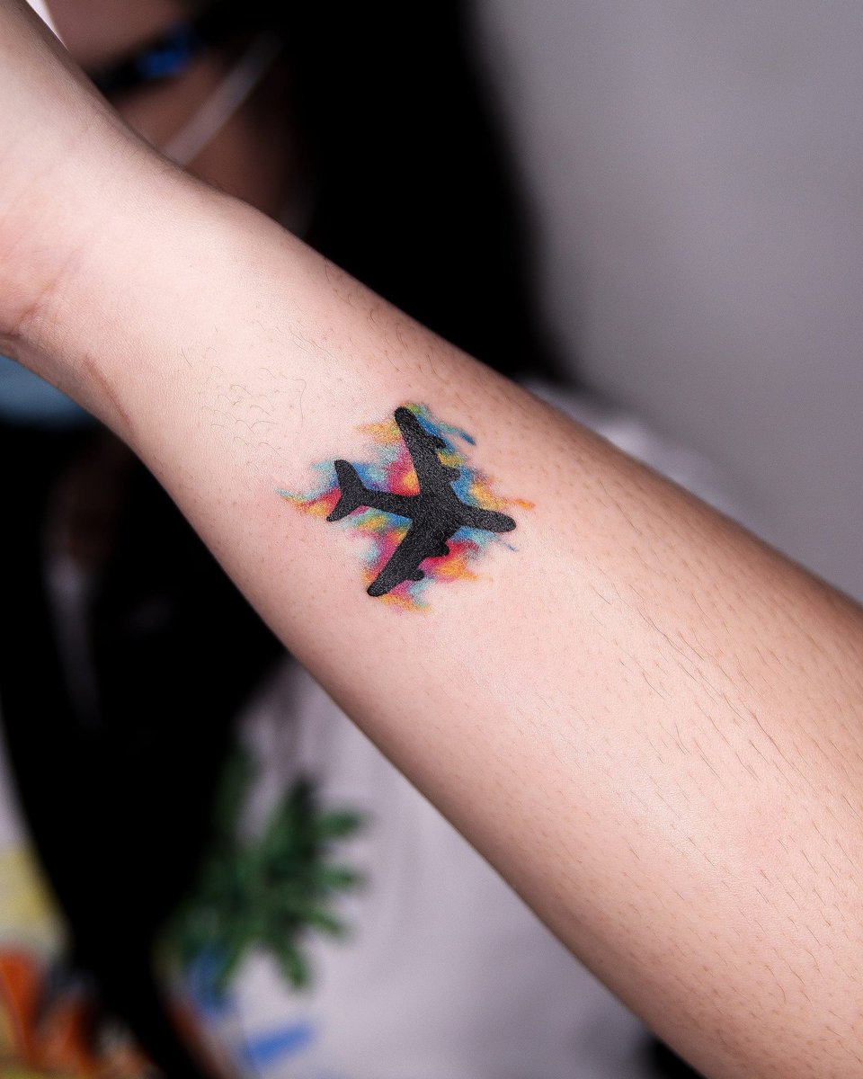 𝘈𝘪𝘳𝘱𝘭𝘢𝘯𝘦

#airplanetattoo #colorsplash #coloredtattoo #armtattoo #blacktattoo #sketchstyle #simpletattoo #inked  #tattooed #tattoolife #tattoooftheday #crtvclasstattoo #davaotattoo #tattooartist #localartist #philippinetattoo