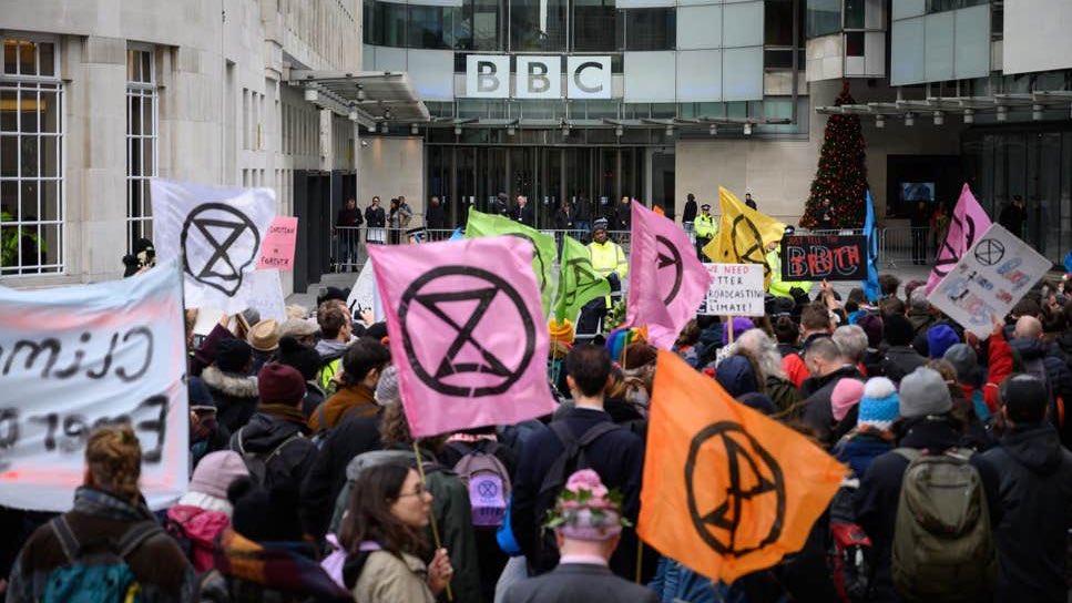 Fake Showbiz News tweet media