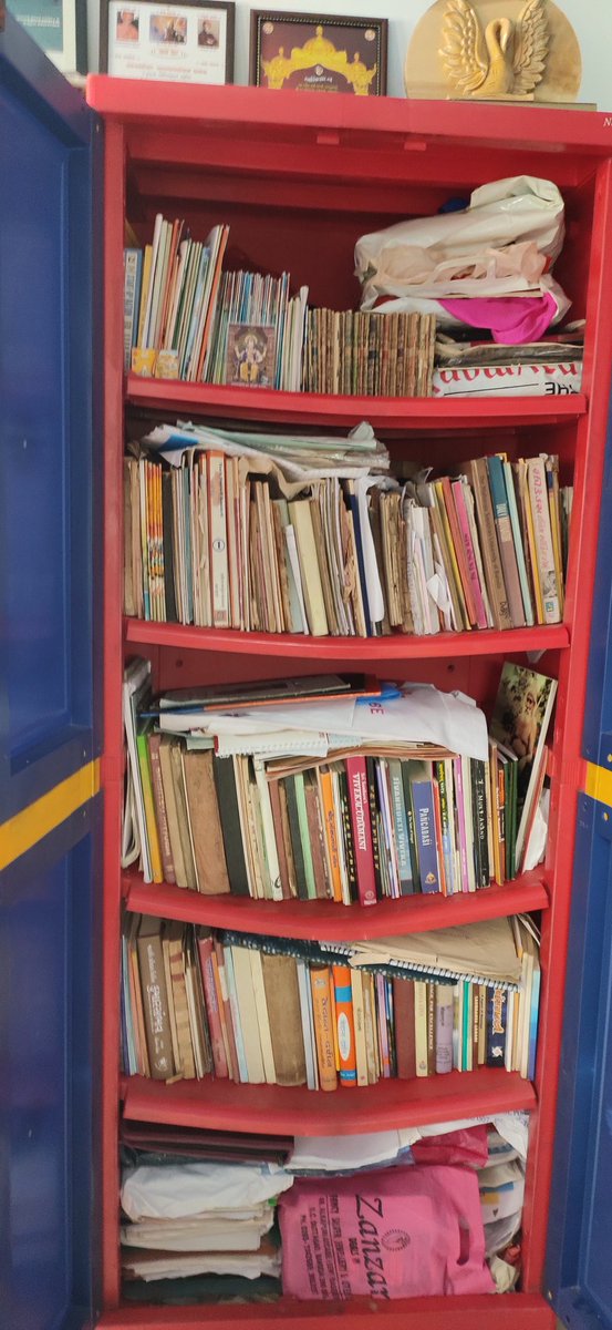 DrSTrivedi8's tweet photo. The teacher should have reference books, not guides.
#TeachersDay2020 
#शिक्षकदिनम् 
#SaturdayMotivation https://t.co/IOVE177klq