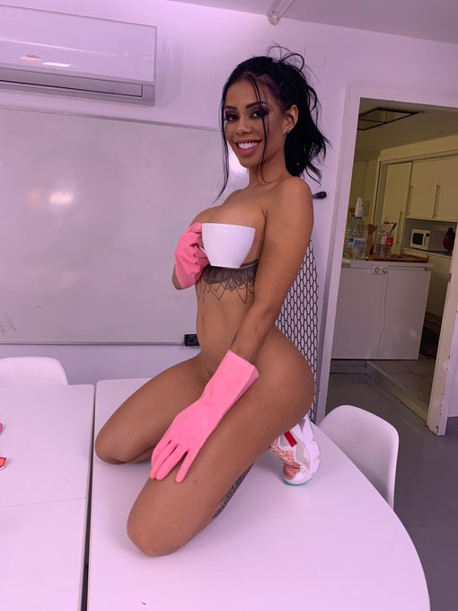 Do you want to be the first to see my latest scenes? run and subscribe to my Fancentro 👉https://t.co/1sRkkb5bpw👈  Quieres