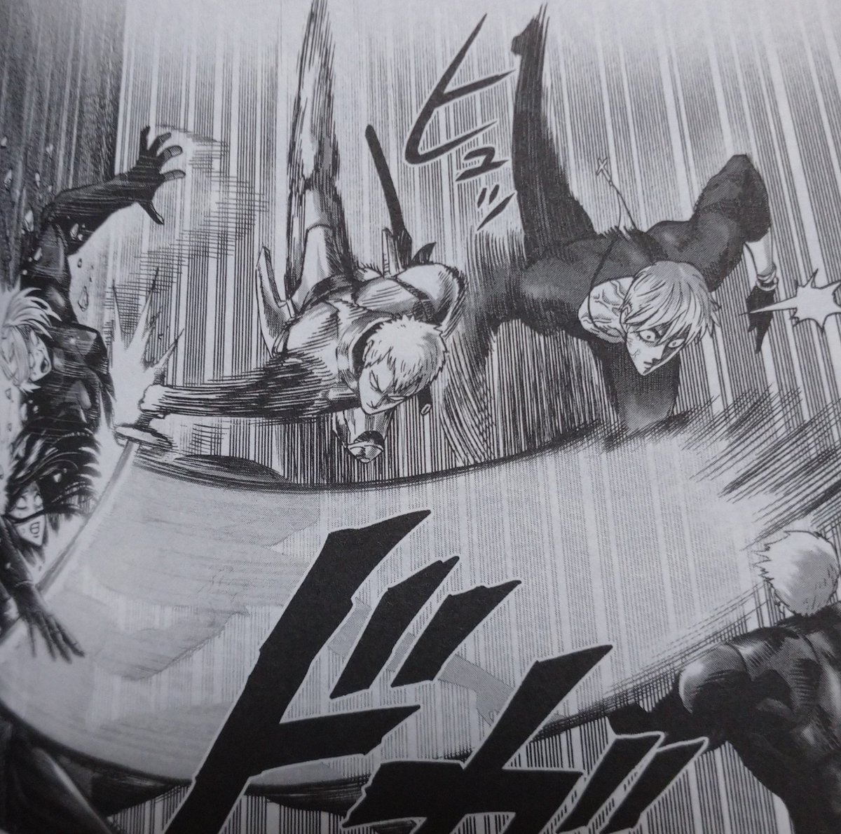 エヌクティート うーむ ワンパンマン の22巻を買ったのだが かなり加筆修正されてるなー 前はゴウケツの顔とか違和感位だったが アマイマスクとイアイアンのやり取りが違うしweb版との違い がありコミックの購買欲が出てくる