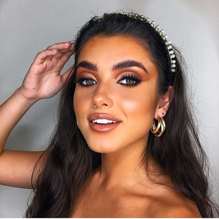 CarterBeautyMC's tweet photo. The talented @chloekoyce wearing our Setting Standards Baking Powder &amp; Blaze Highlighter Palette, topped off with our Free Speech Lip Tint in shade Adele. How Gorge? #TeamCB https://t.co/cdXD8WstEP