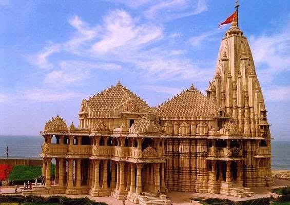 "Positive Vibes and Blessings on Your Timeline"A Thread of Our Pride, Our Beautiful Divine Temples of India.☆ Kedarnath Temple of Lord Shiva in Uttrakhand☆ Somnath Temple n Jyotirlinga of Lord Shiva in Gujarat