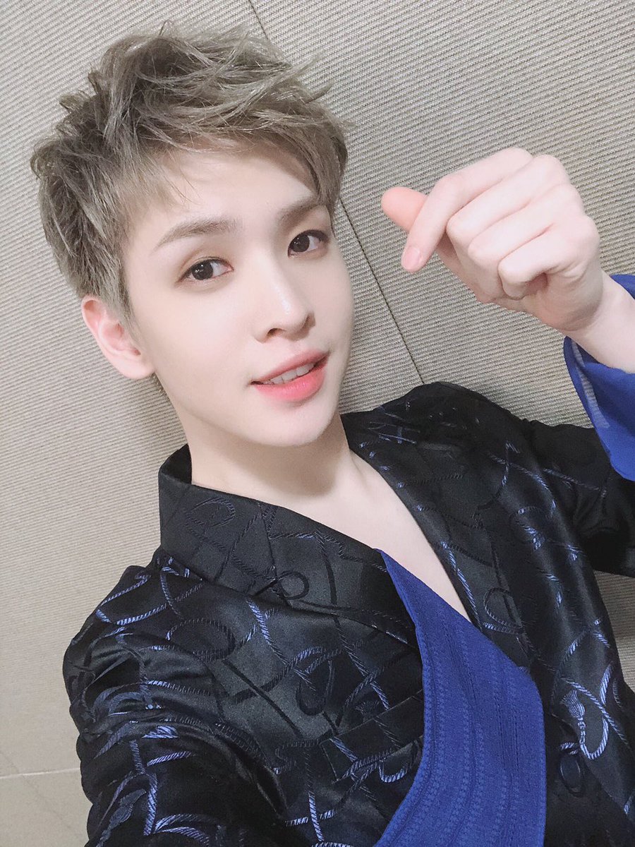 CRAVITY_twt's tweet photo. 러비티 오늘 #음악중심 무대 어땠나요?? 주말이니까 푹 쉬세요~~ ^3^ 

#크래비티 #앨런 https://t.co/Hles4Mozf7