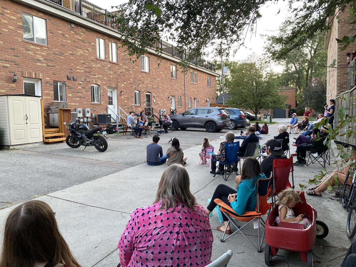 The Ton Beau String Quartet <a href="/tonbeauquartet/">Ton Beau String Quartet</a> Live In Concet - The Back Alley Parking Lot 

#toronto #neighbours #backalleyconcert #stringquartet #classicalmusic #COVID19 #chambermusic #music